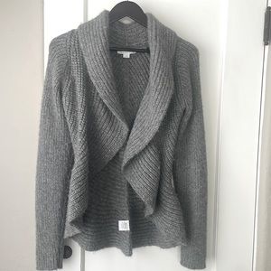 Rich Grey cashmere sweater with scallop detail by Duffy.